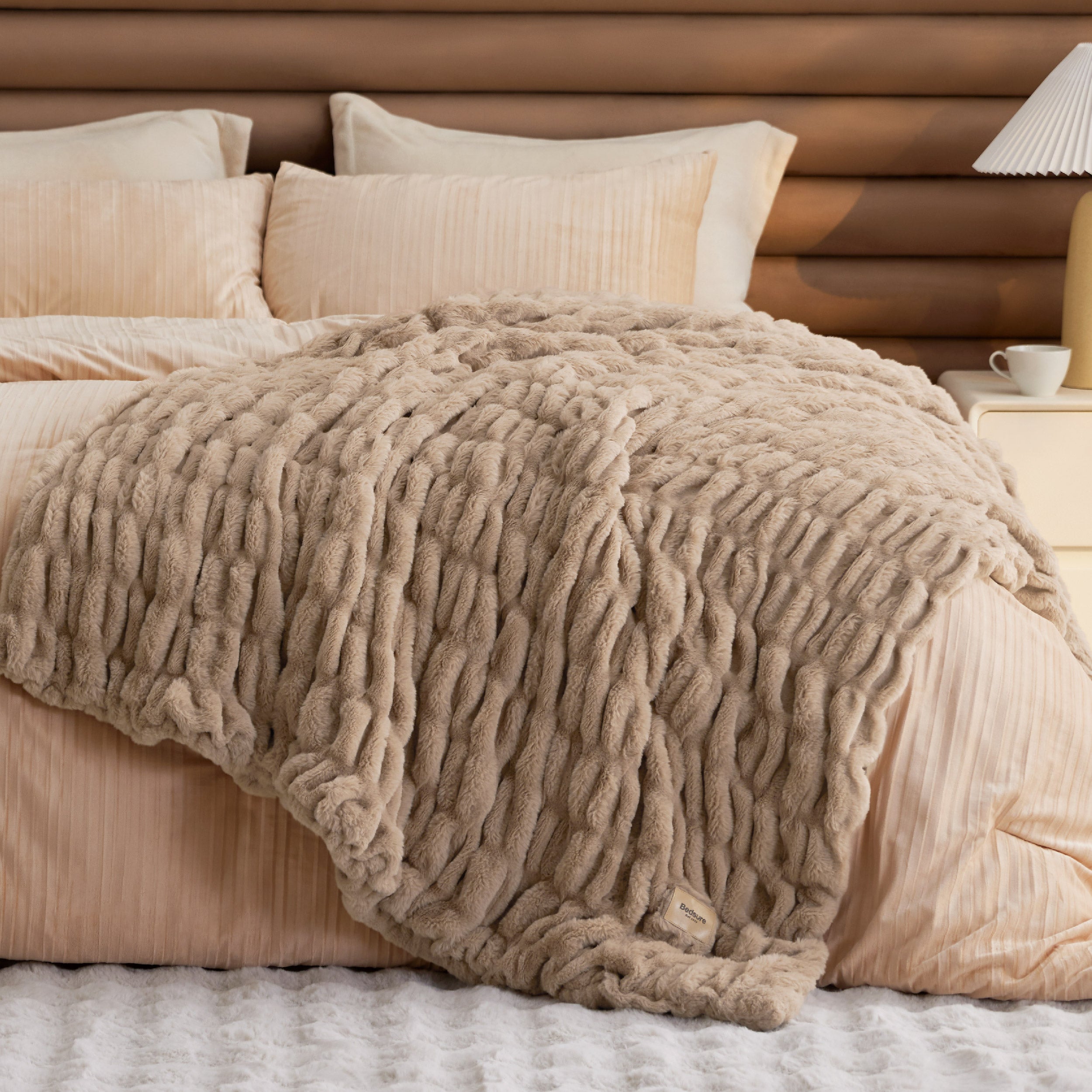 Double-sided Faux Fur Ruched Blanket - Image 16
