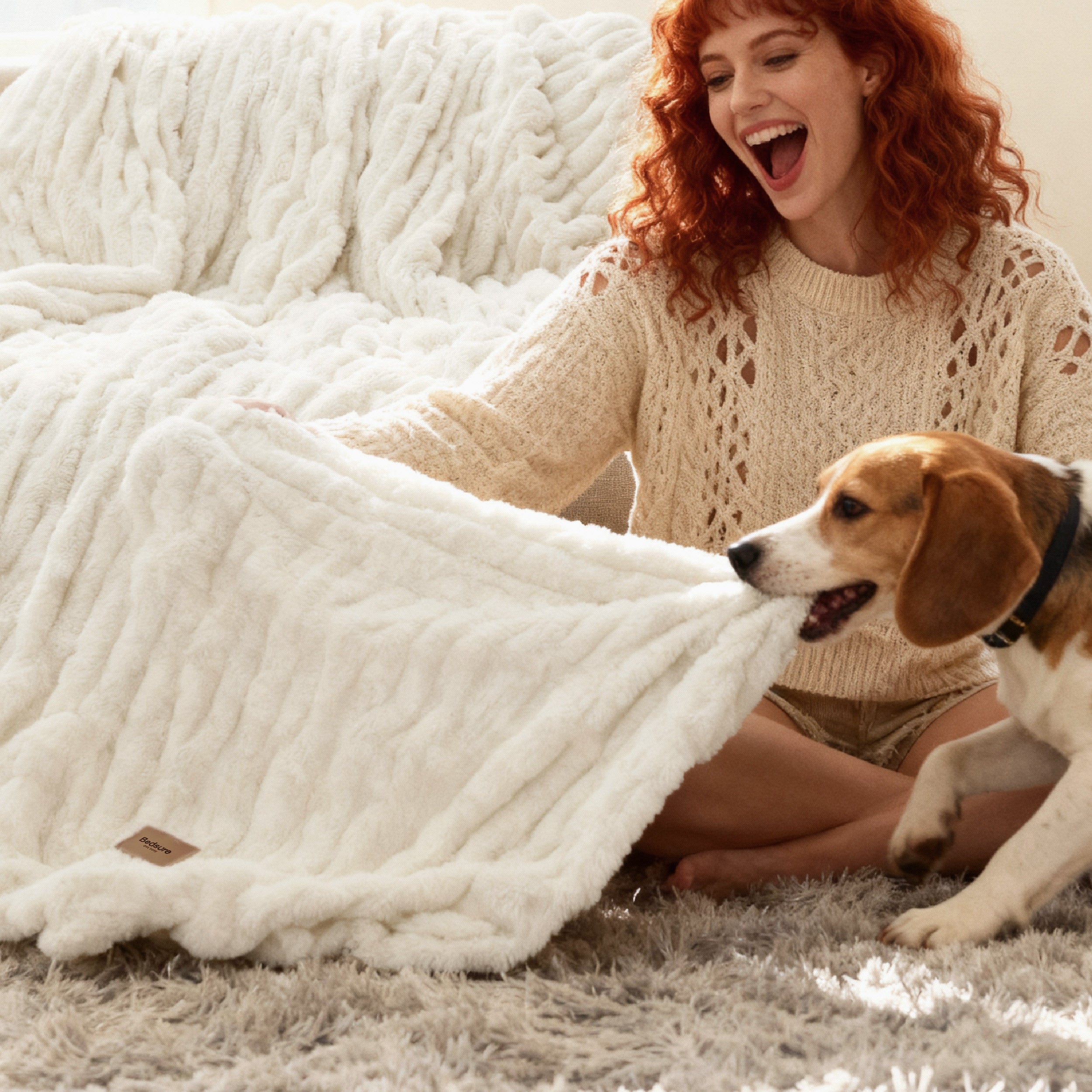 Double-sided Faux Fur Ruched Blanket - Image 5