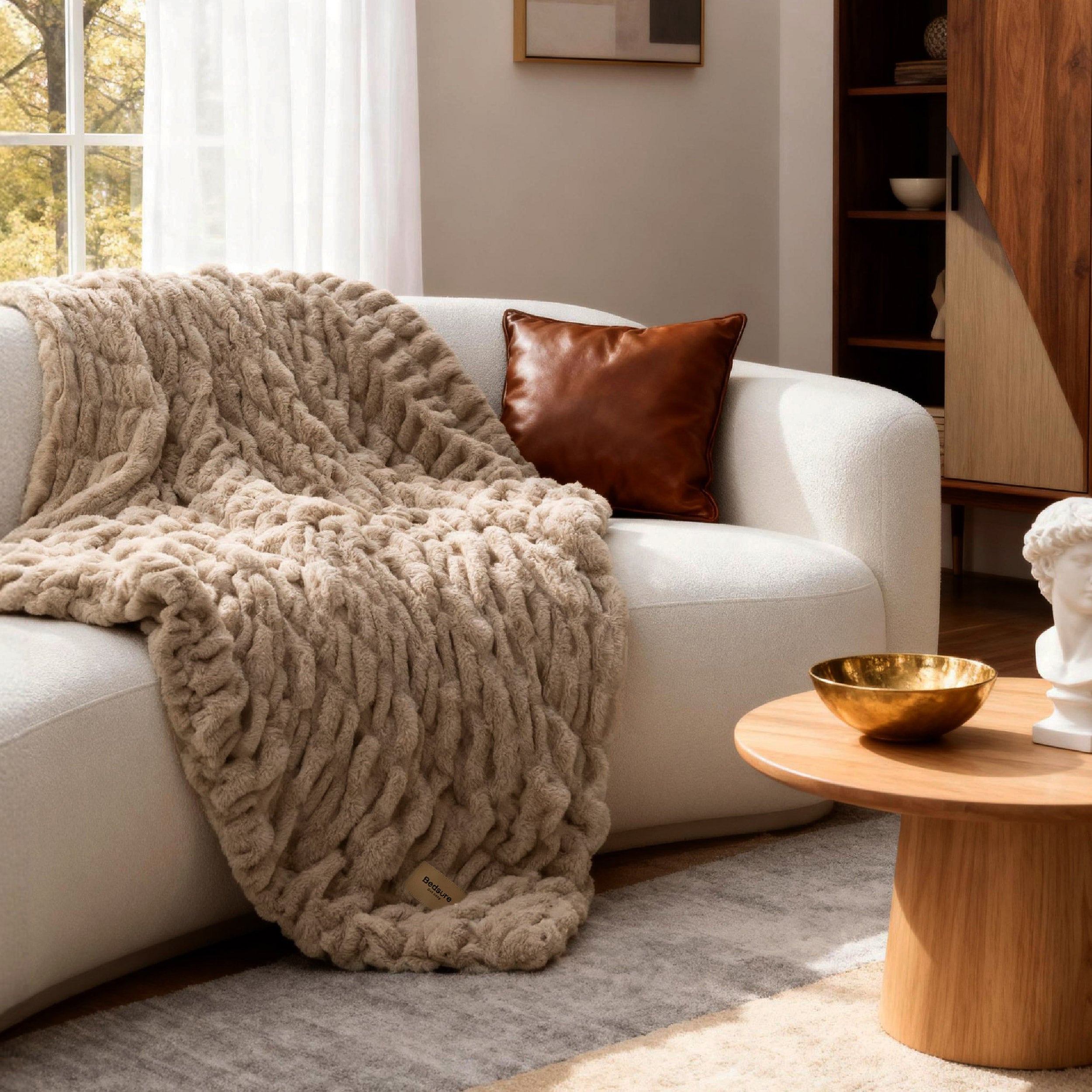 Double-sided Faux Fur Ruched Blanket - Image 14