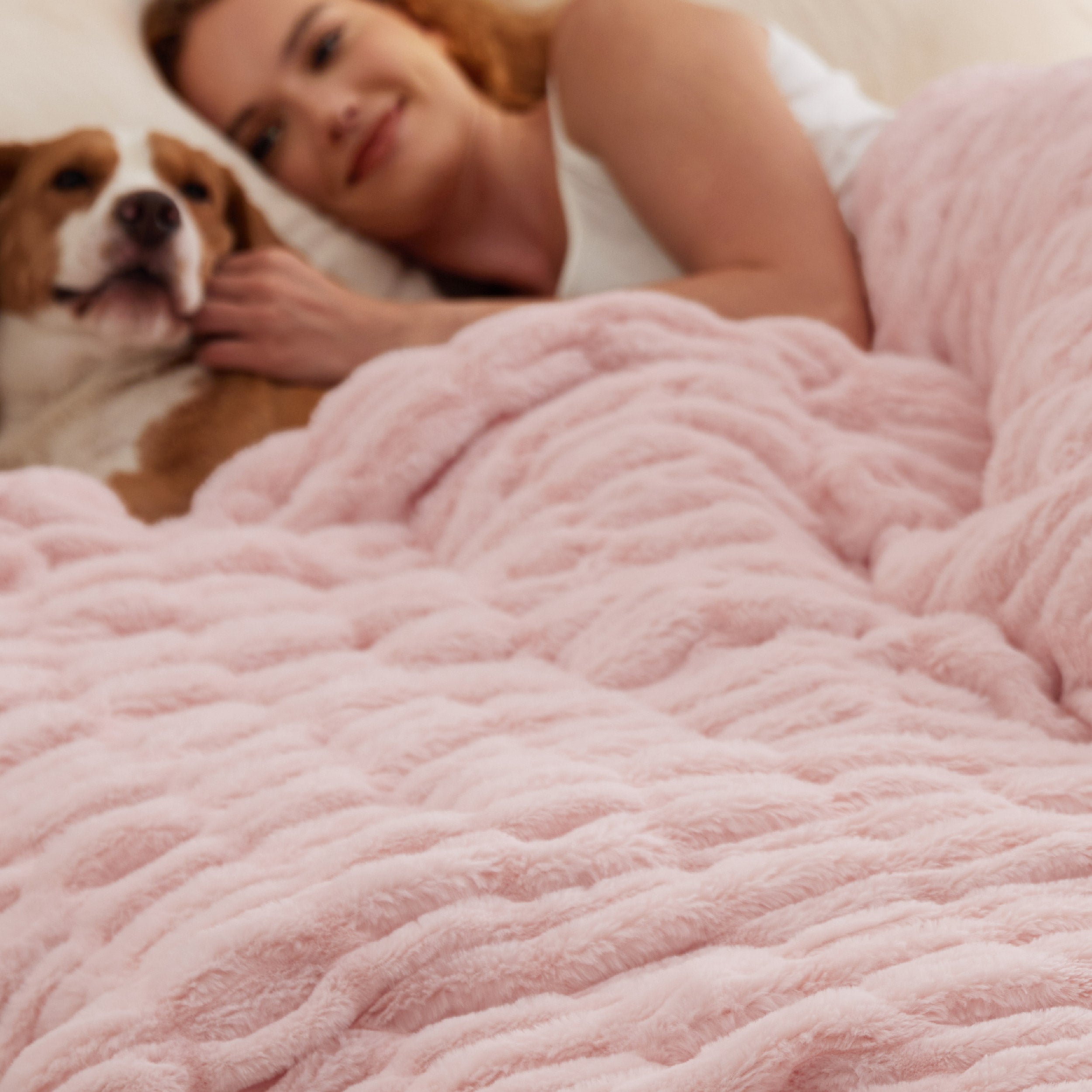 Double-sided Faux Fur Ruched Blanket - Image 10