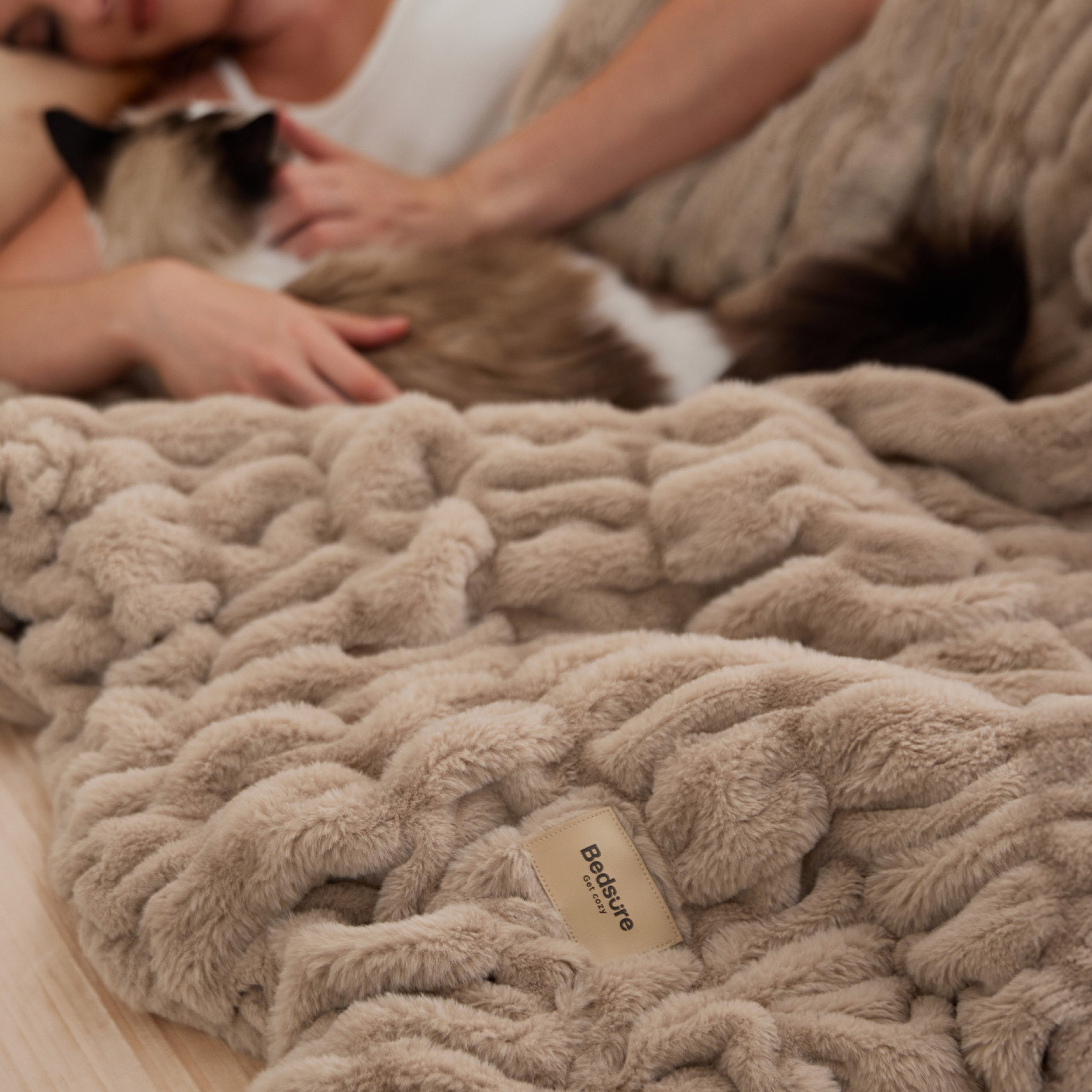 Double-sided Faux Fur Ruched Blanket - Image 18